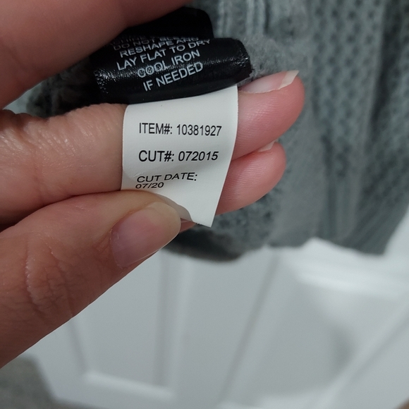 Torrid Pink Heart Gray Crochet Pullover Scrop Neck Sweater in Size 3 / 22-24 - Picture 12 of 12